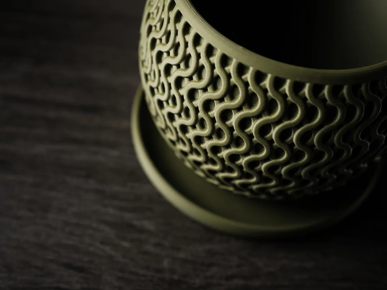 GadgetGifters Unique Planter Pot CURVE