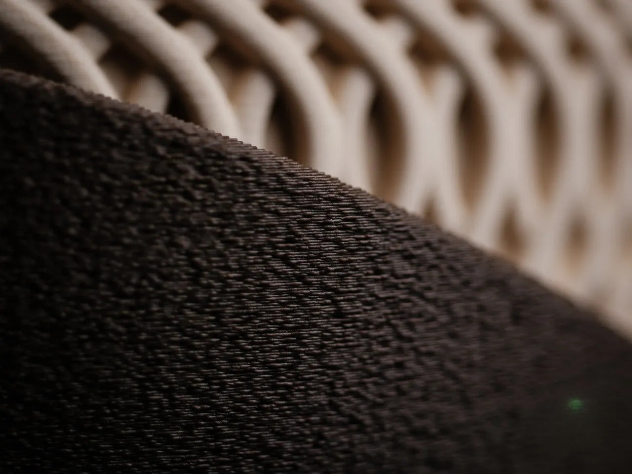 GadgetGifters Unique Planter Pot CURVE – Stylish, Modern & Perfect for Home Décor