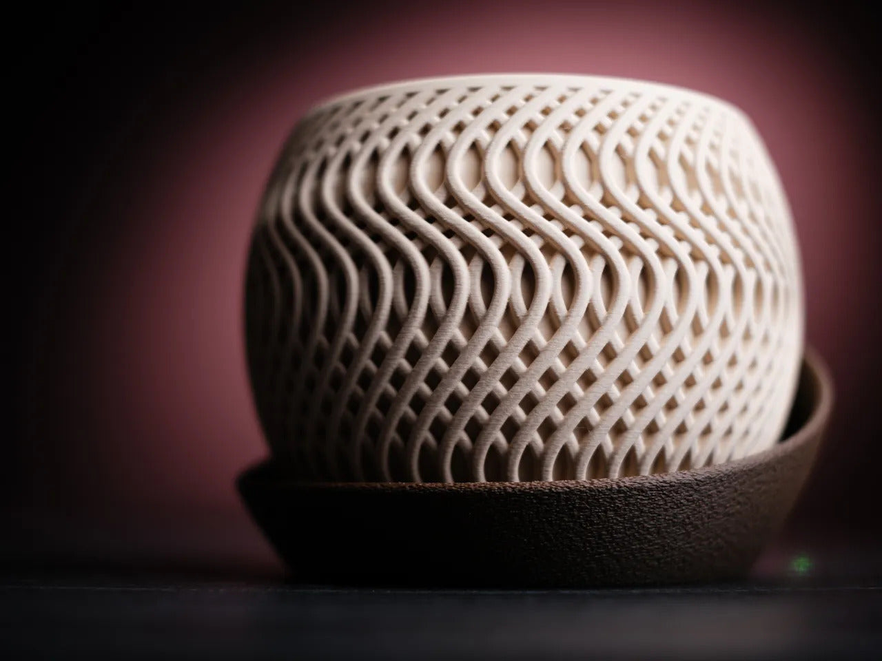 GadgetGifters Unique Planter Pot CURVE – Stylish, Modern & Perfect for Home Décor