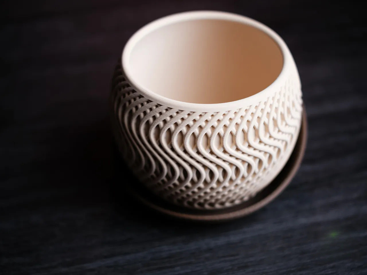 GadgetGifters Unique Planter Pot CURVE – Stylish, Modern & Perfect for Home Décor