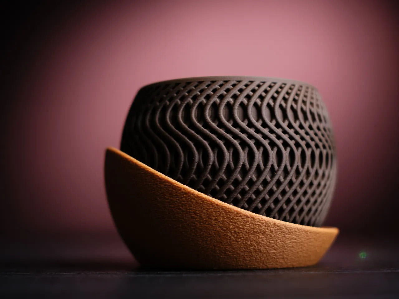 GadgetGifters Unique Planter Pot CURVE – Stylish, Modern & Perfect for Home Décor