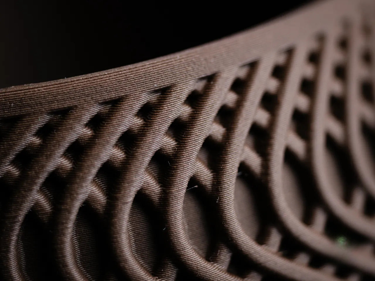 GadgetGifters Unique Planter Pot CURVE – Stylish, Modern & Perfect for Home Décor